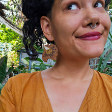 Load image into Gallery viewer, Frilly earrings