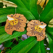 Load image into Gallery viewer, Frilly earrings